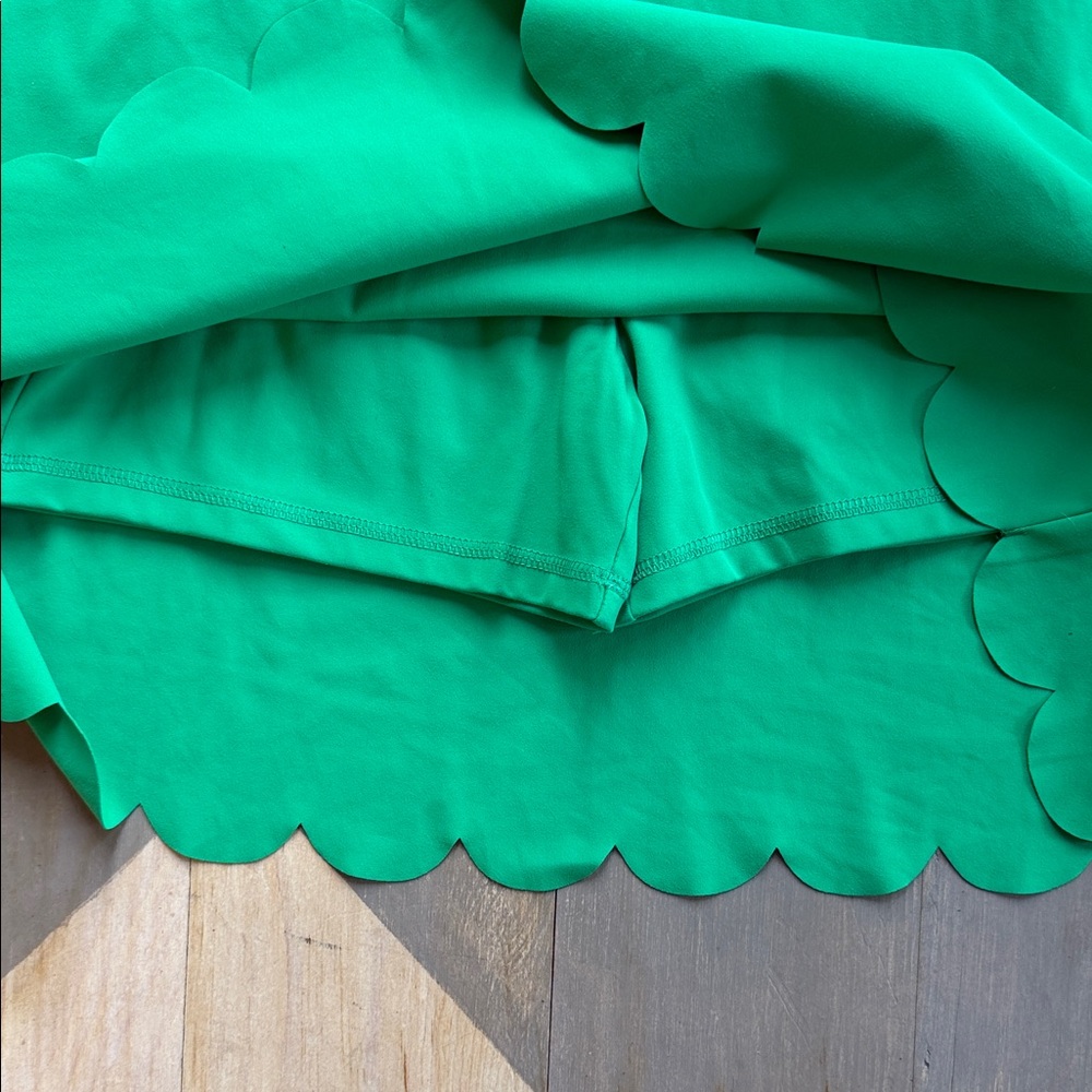 Green Scallop-Hem Sleeveless Dress With Shorts Underneath - Picture 2 of 4